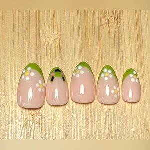 CUSTOM GEL NAILS
